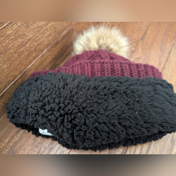 Women's Cable Knit Faux Fur Pom Bobble Hat in the Classical Bordeaux OS - Picture 7 of 9
